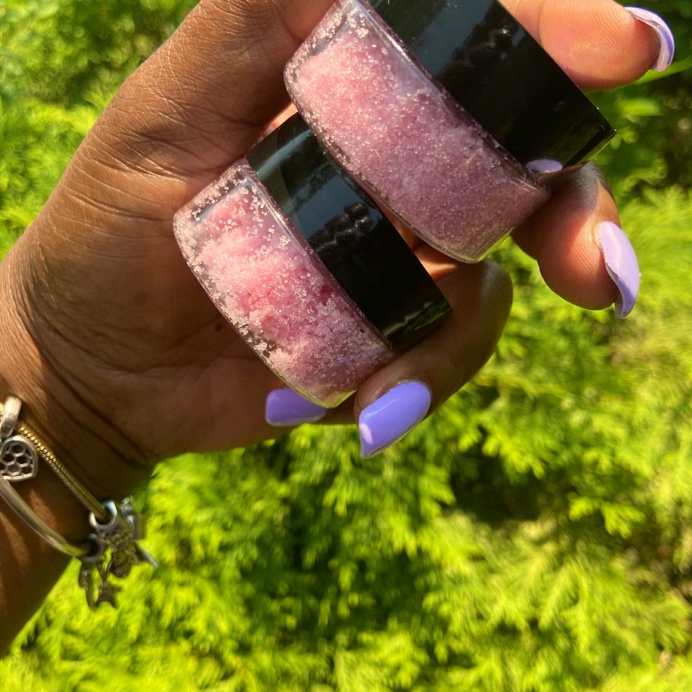 STRAWBERRY ROSE LIP SCRUB